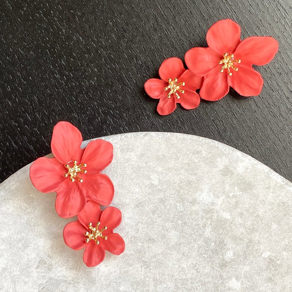 NEW Flower stud earrings in matte red